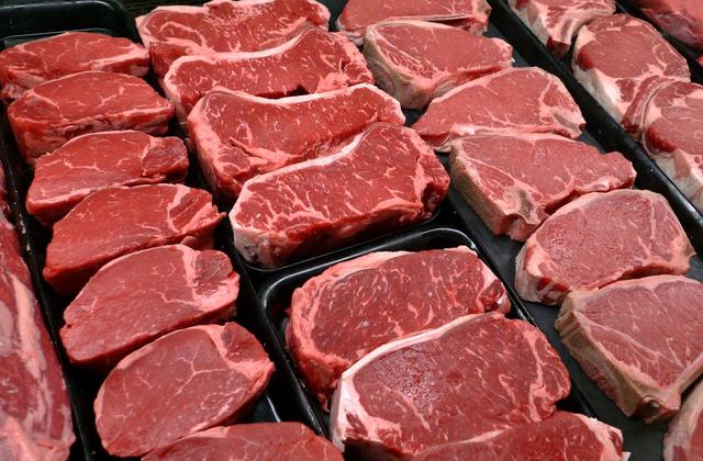 عرضه بیش از یک‌هزار و ۴۰۰ تن گوشت قرمز منجمد در سطح استان تهران
