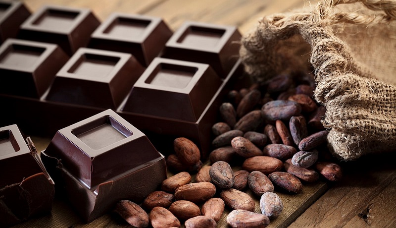 چرا تحقیقات جدید شکلات تلخ را برای سلامتی مفید می‌دانند؟