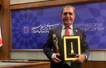 در چهاردهمین جشنواره ملی قهرمانان صنعت ایران/ احمد فتح‌الهی عنوان قهرمان ملی صنعت را دریافت کرد